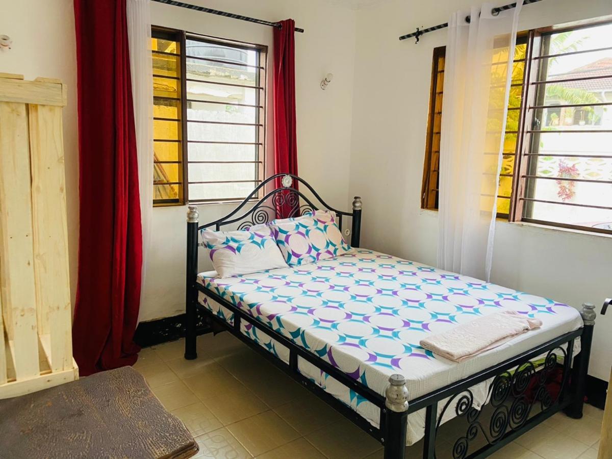 Mikocheni Home Stay Дар-эс-Саламе Экстерьер фото