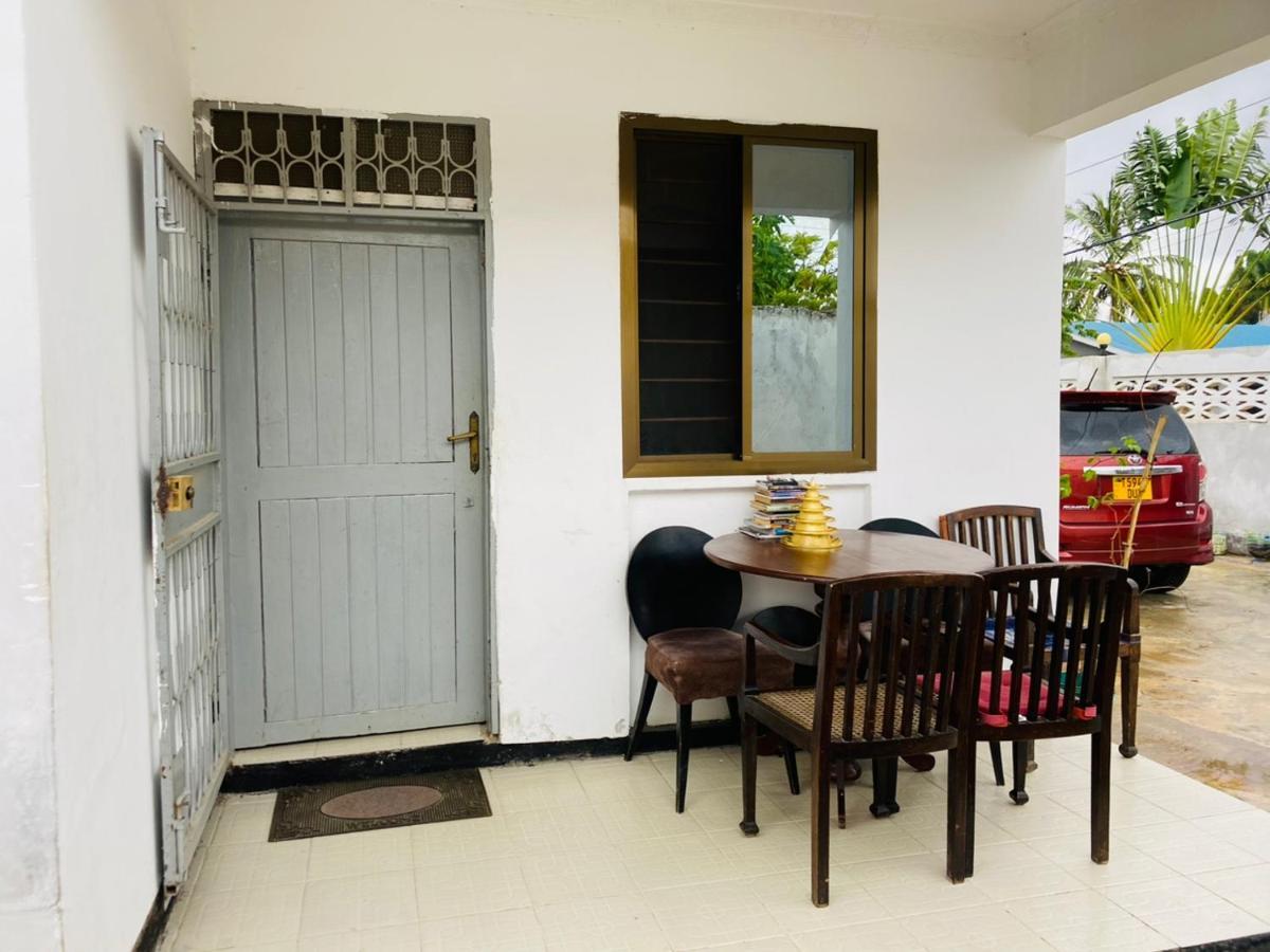Mikocheni Home Stay Дар-эс-Саламе Экстерьер фото